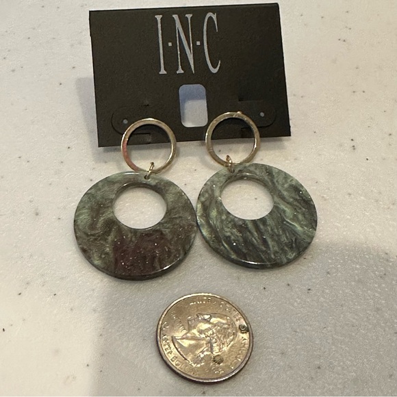 NWT INC Earrings - Green marbled acrylic faux tortoise circle, Gold tone - Picture 6 of 7